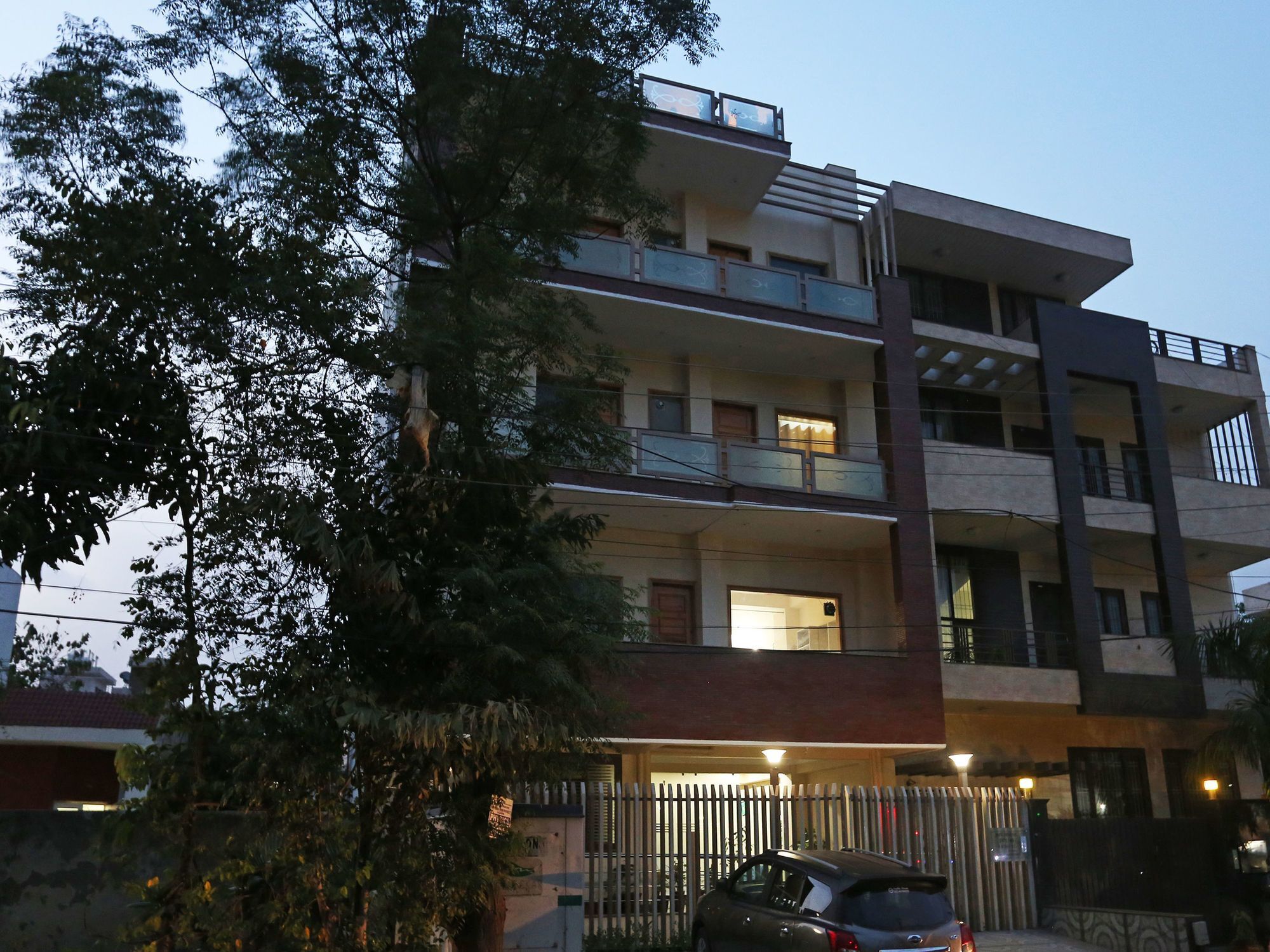 Oyo 14444 Jmk House Hotel