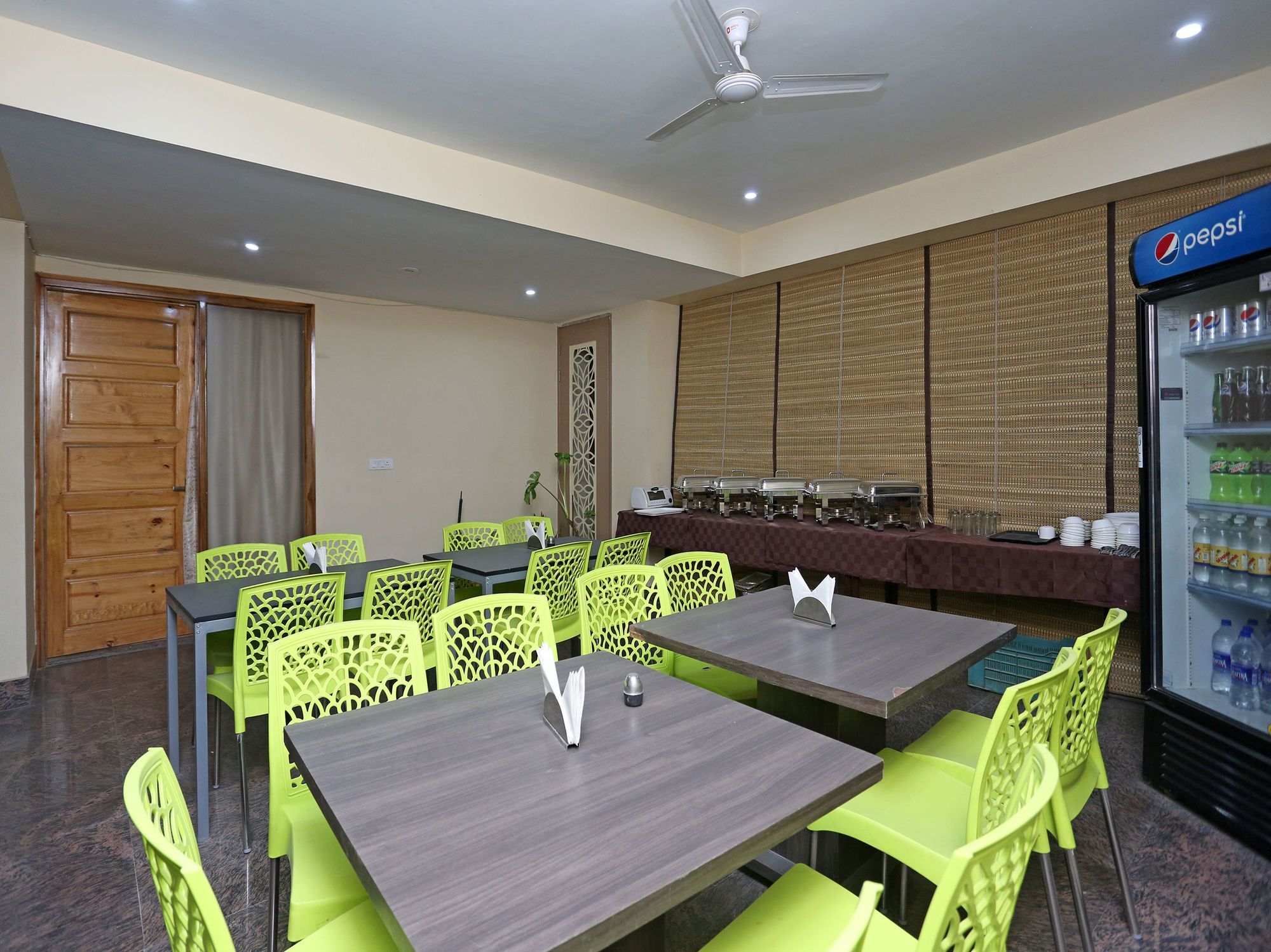 Hotel Oyo 14444 Jmk House 3*