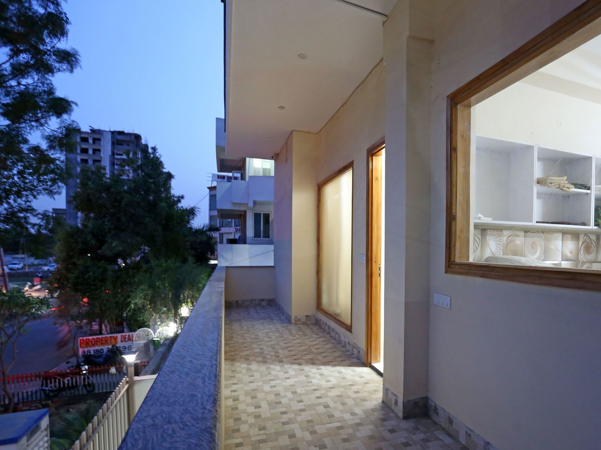 Oyo 14444 Jmk House Hotel
