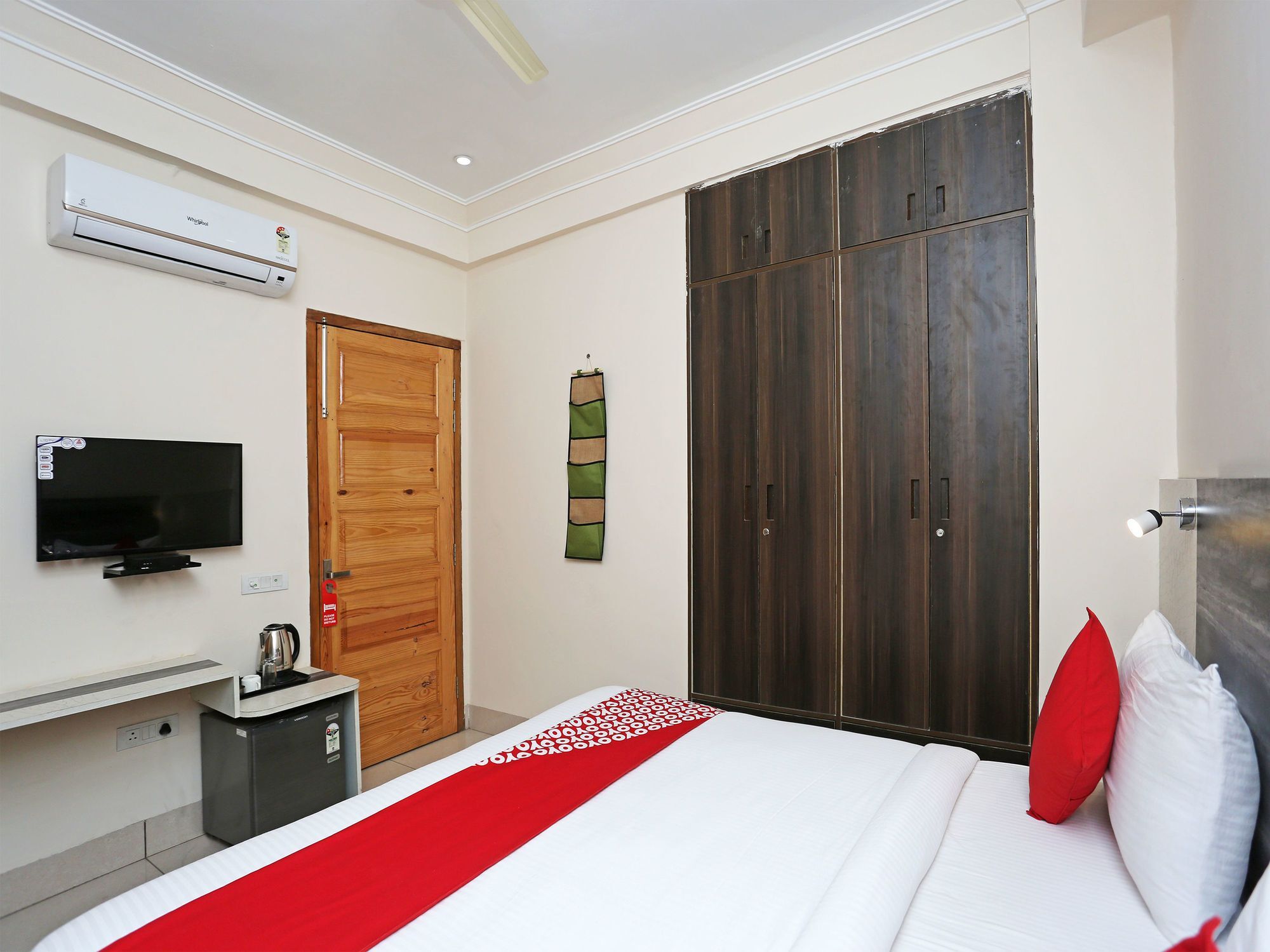 Hotel Oyo 14444 Jmk House Gurgaon