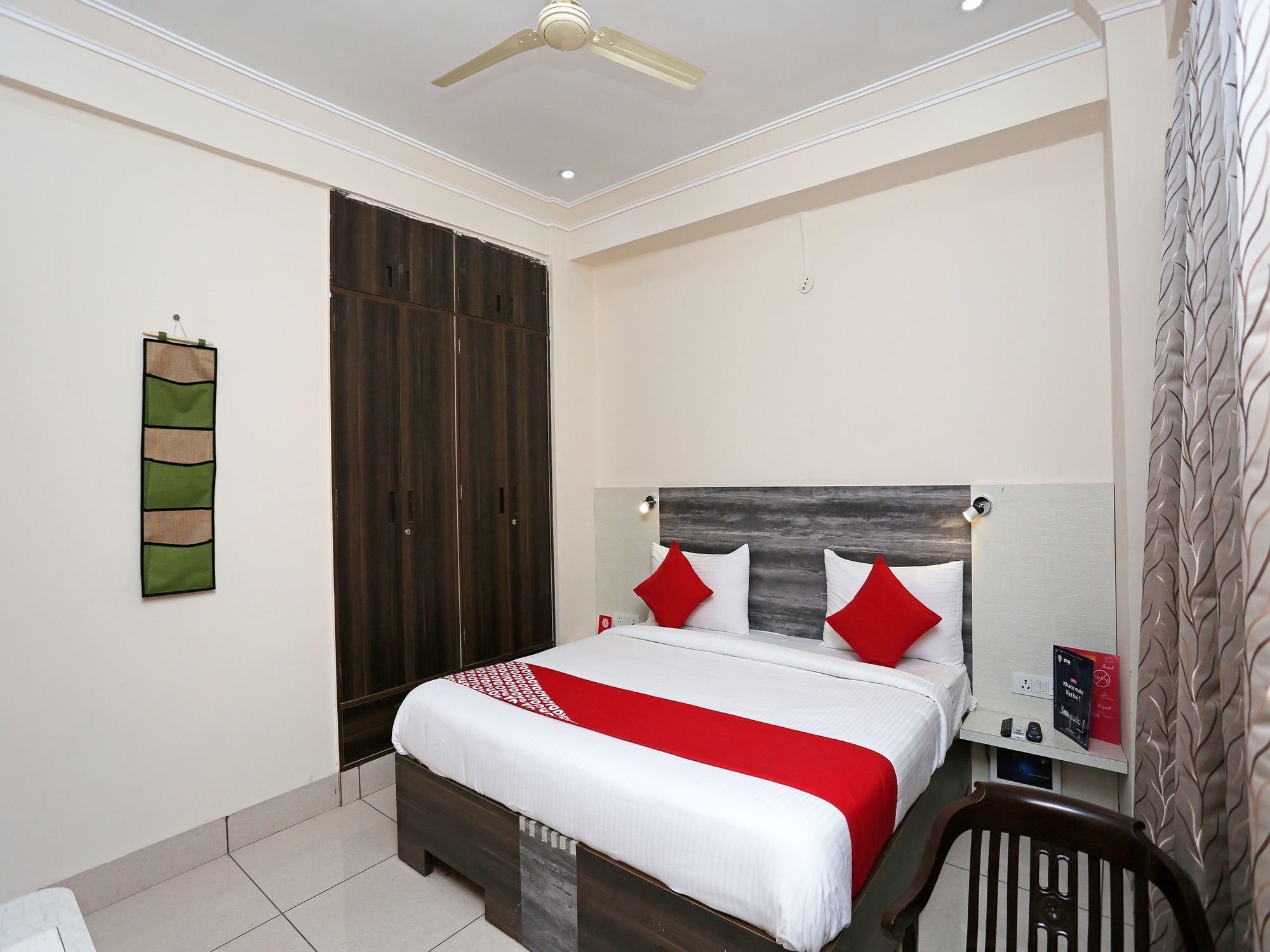 Oyo 14444 Jmk House Hotel