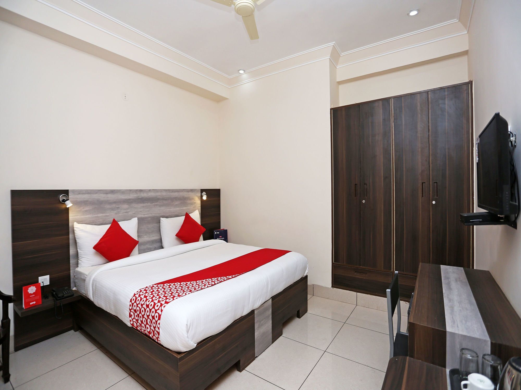 Oyo 14444 Jmk House 3* Gurgaon