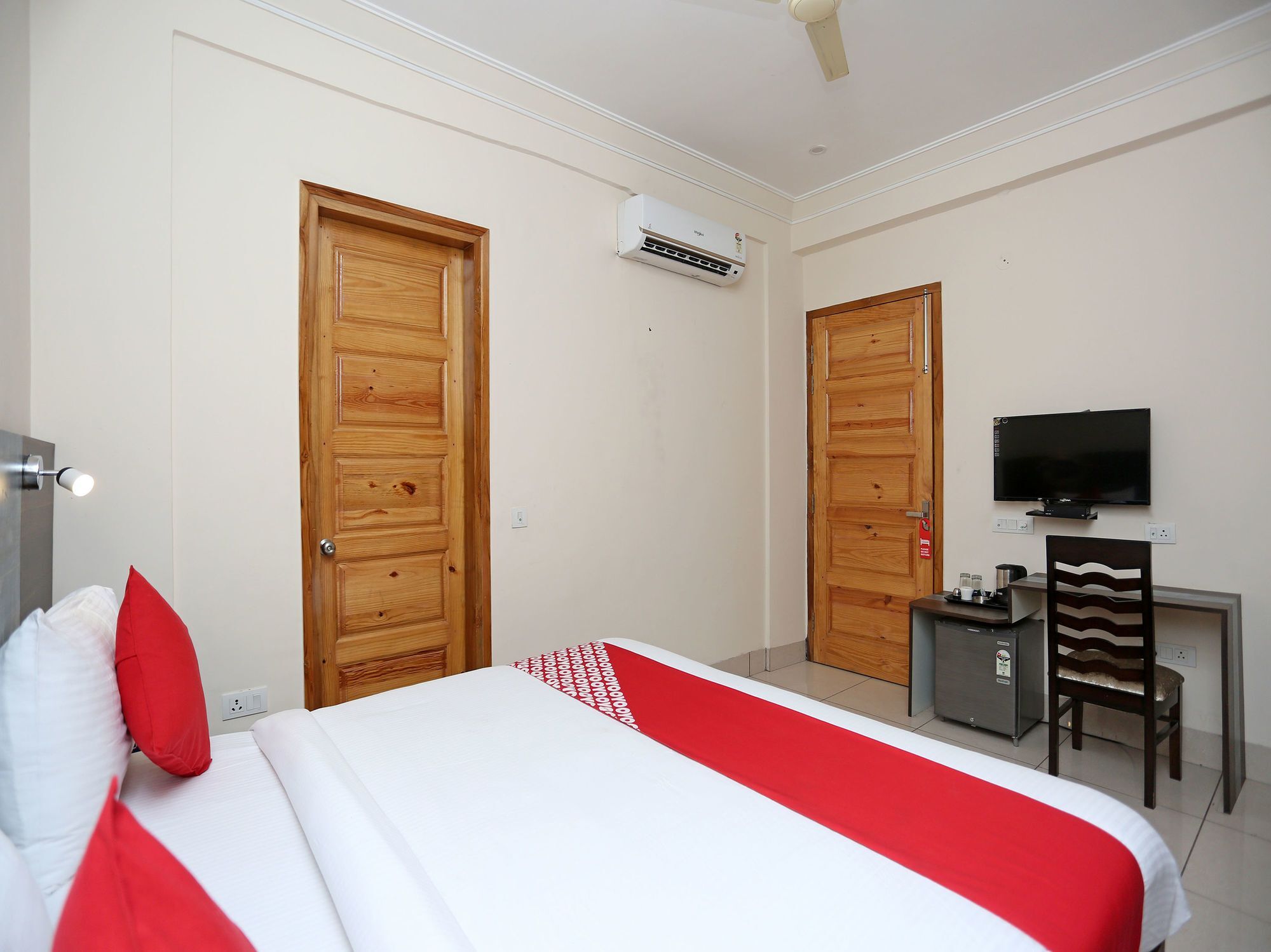 Hotel Oyo 14444 Jmk House Gurgaon