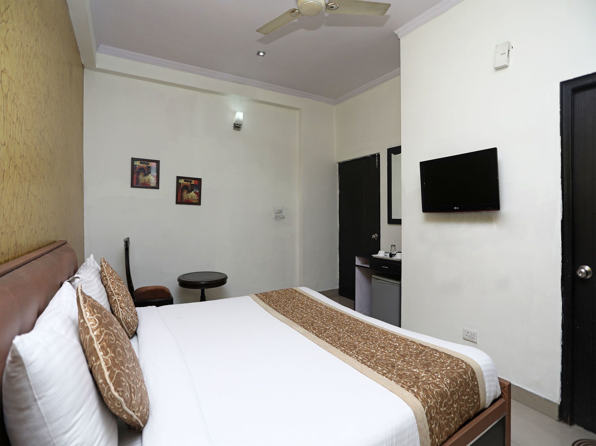 Oyo 14875 The Imperial Residency Hotel Gurgaon