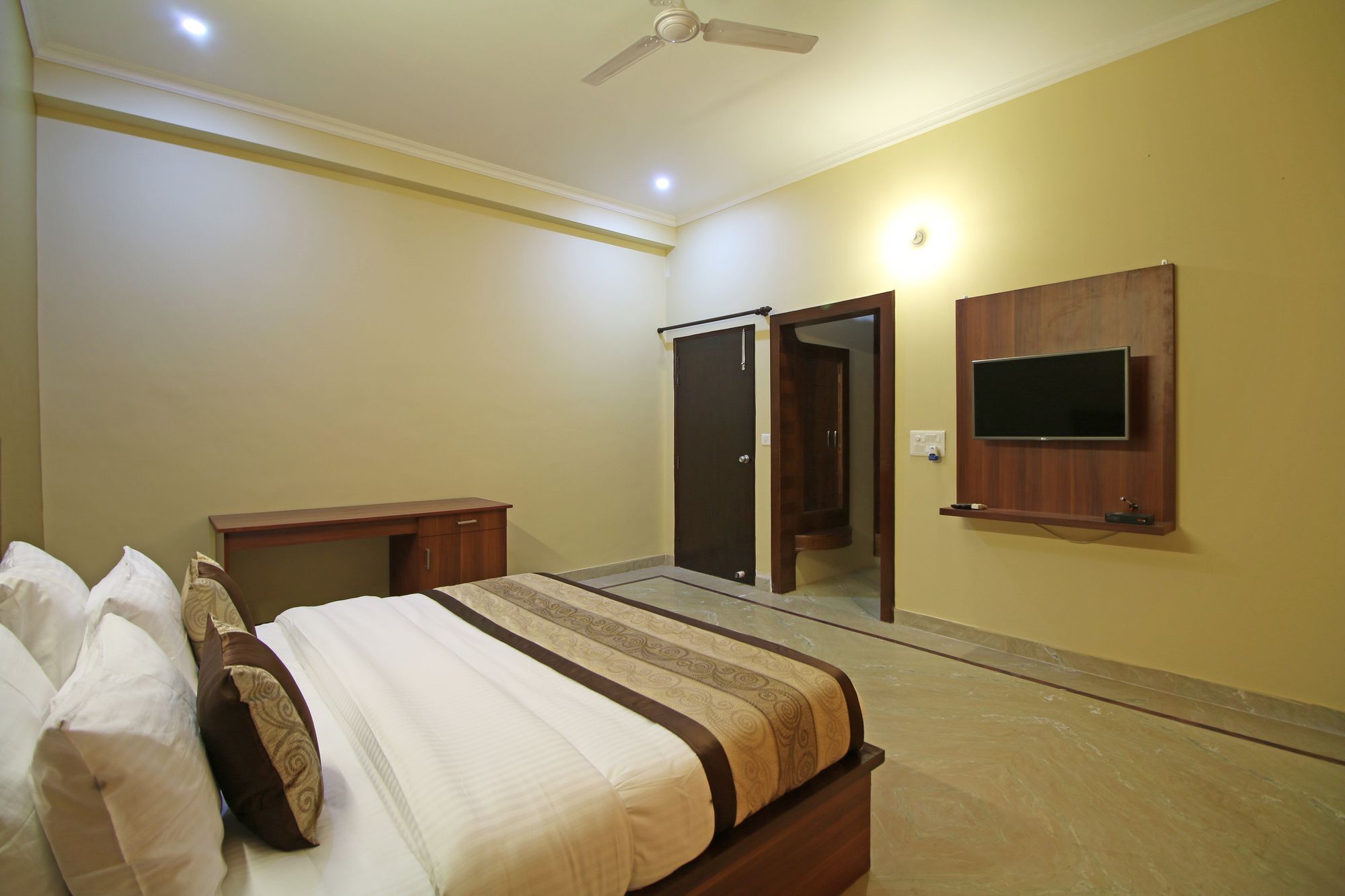 Hotel Oyo 4814 Vatika Residency Gurgaon