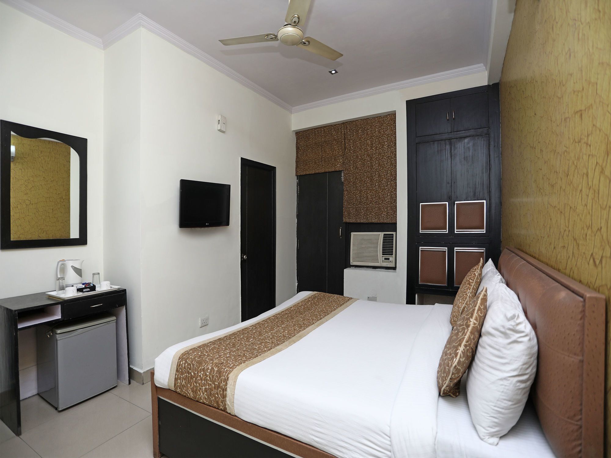Oyo 14875 The Imperial Residency Gurgaon