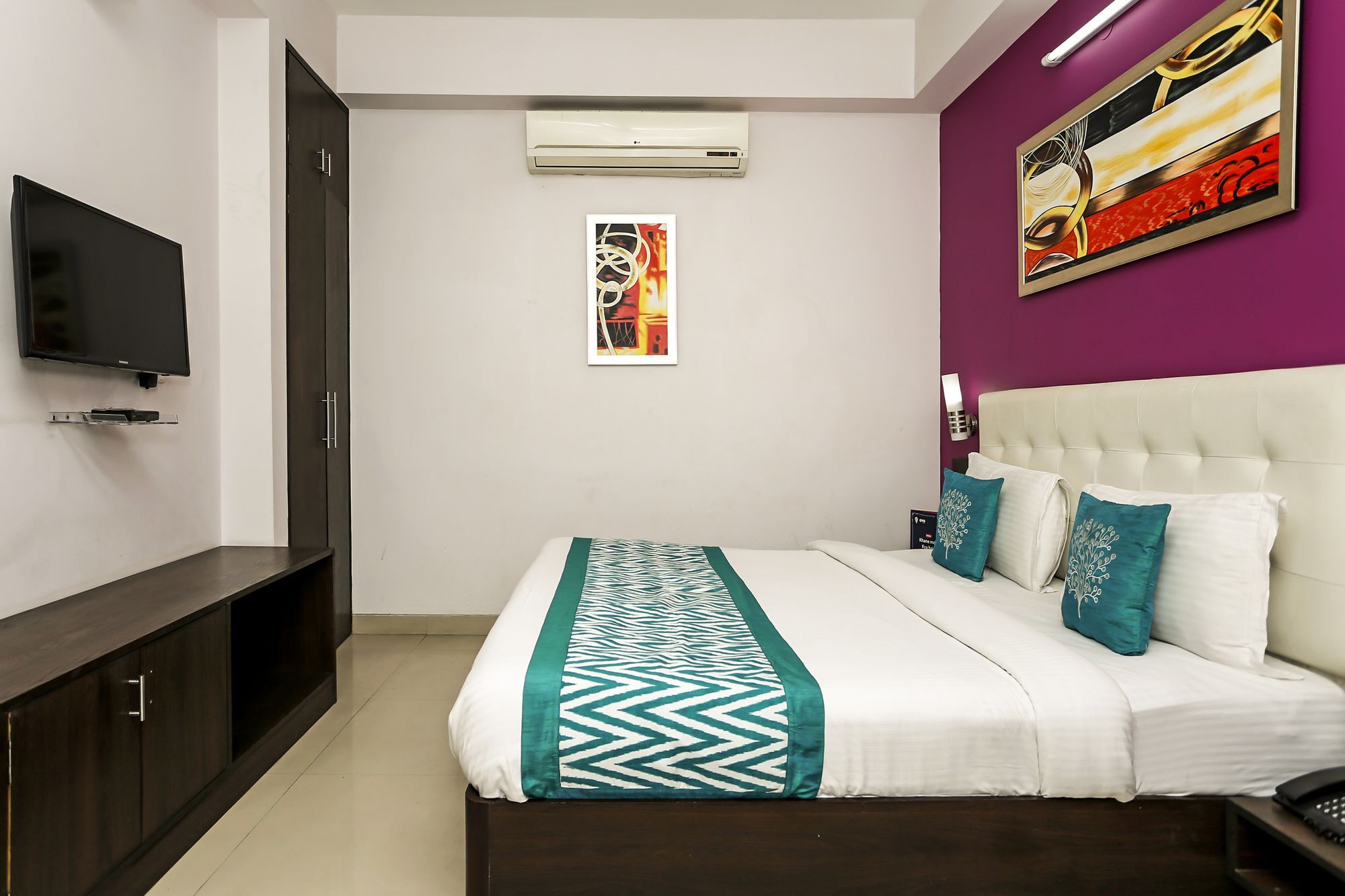 Hotel Oyo 8536 Azad Sqaure 3*