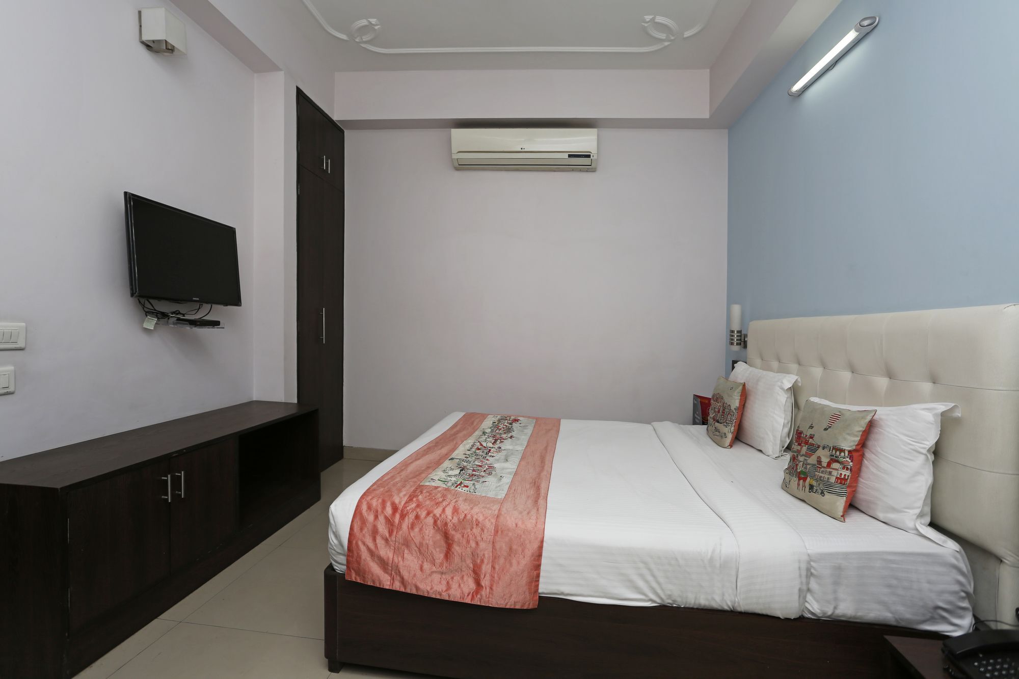 Oyo 8536 Azad Sqaure Hotel 3*