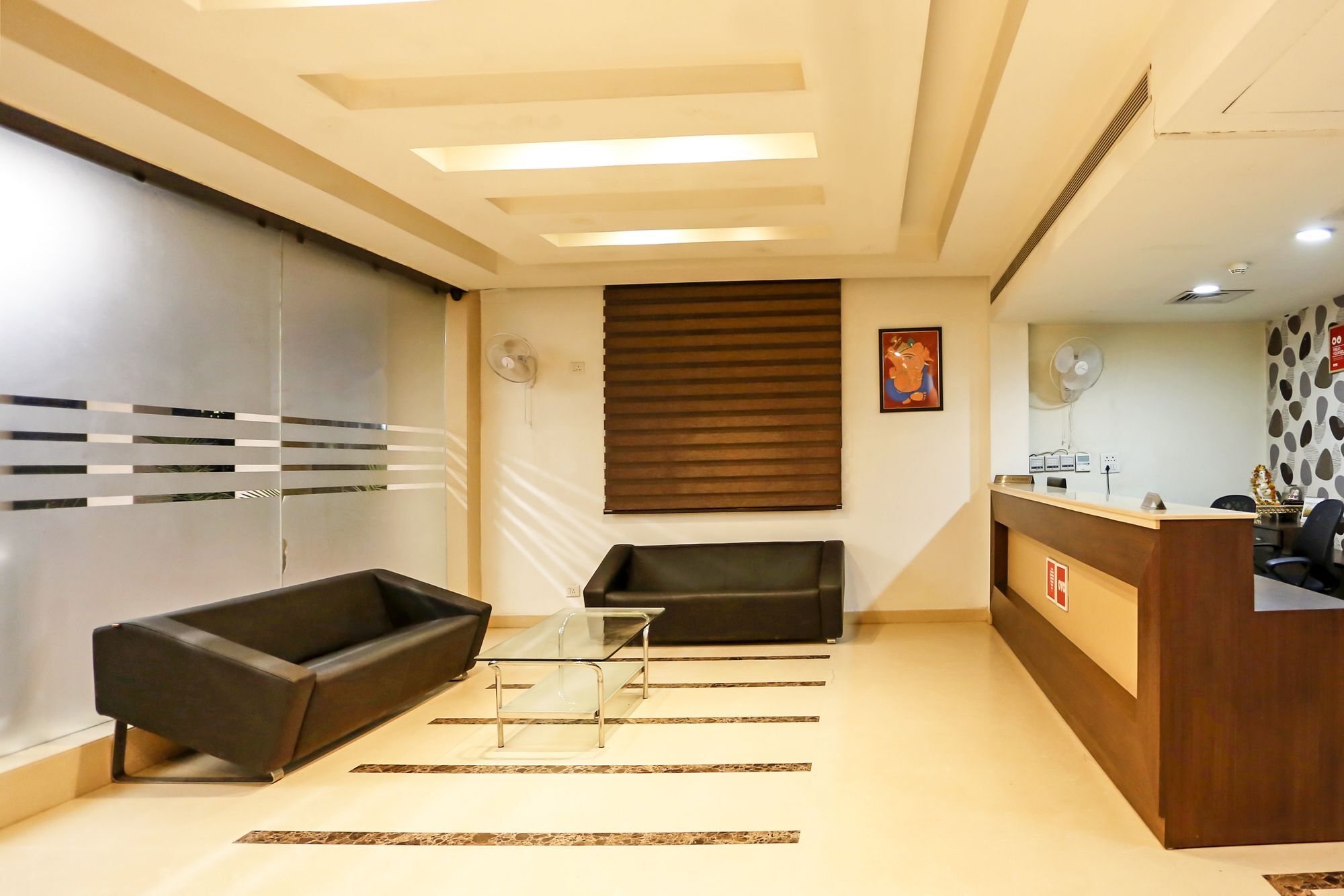 Oyo 8536 Azad Sqaure Gurgaon