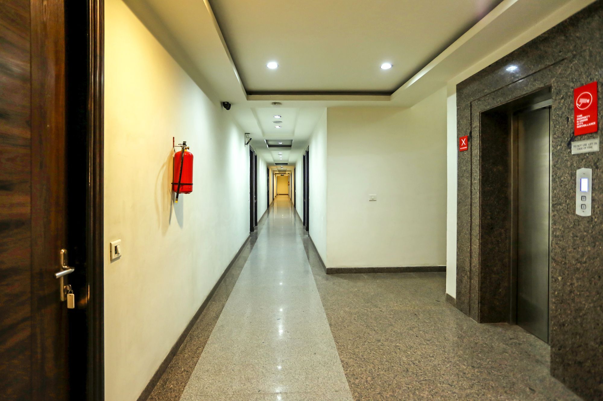 Oyo 8536 Azad Sqaure Hotel