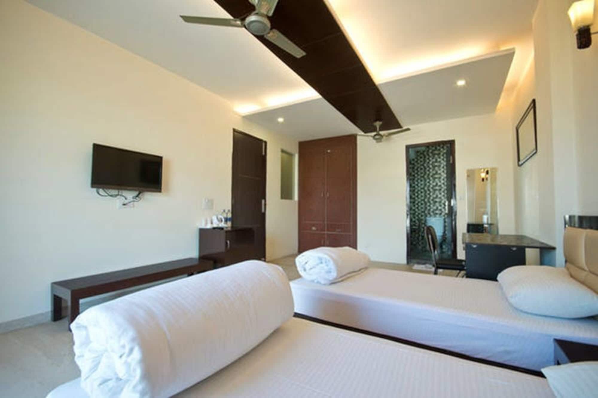 Earth - Sushant Lok Hotel