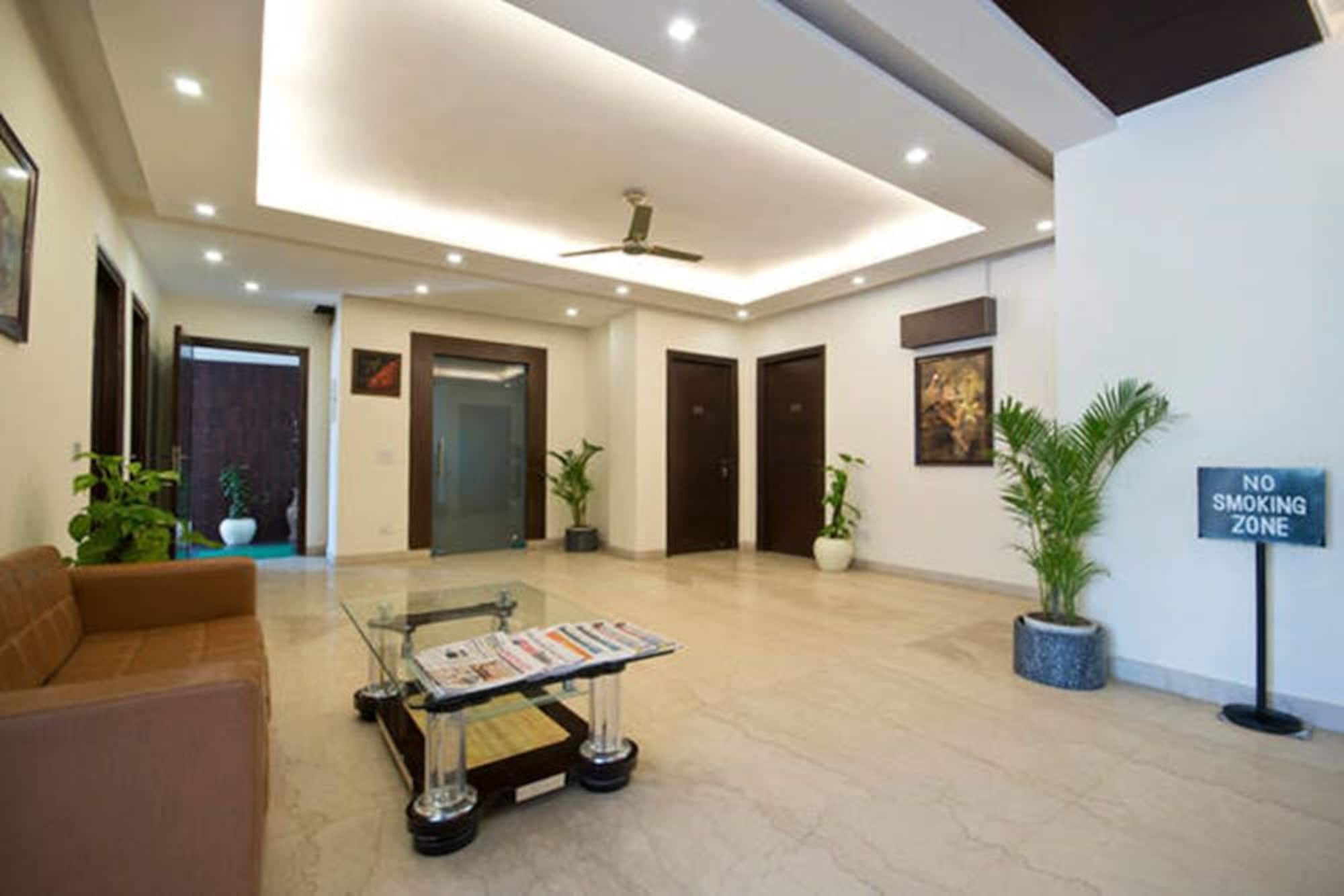 Earth - Sushant Lok 3* Gurgaon