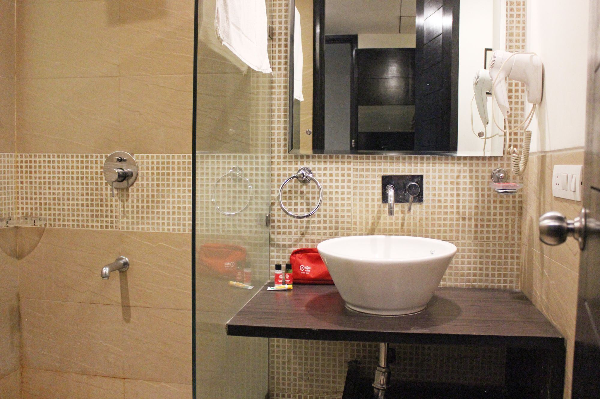 Oyo 605 Camria Gurgaon