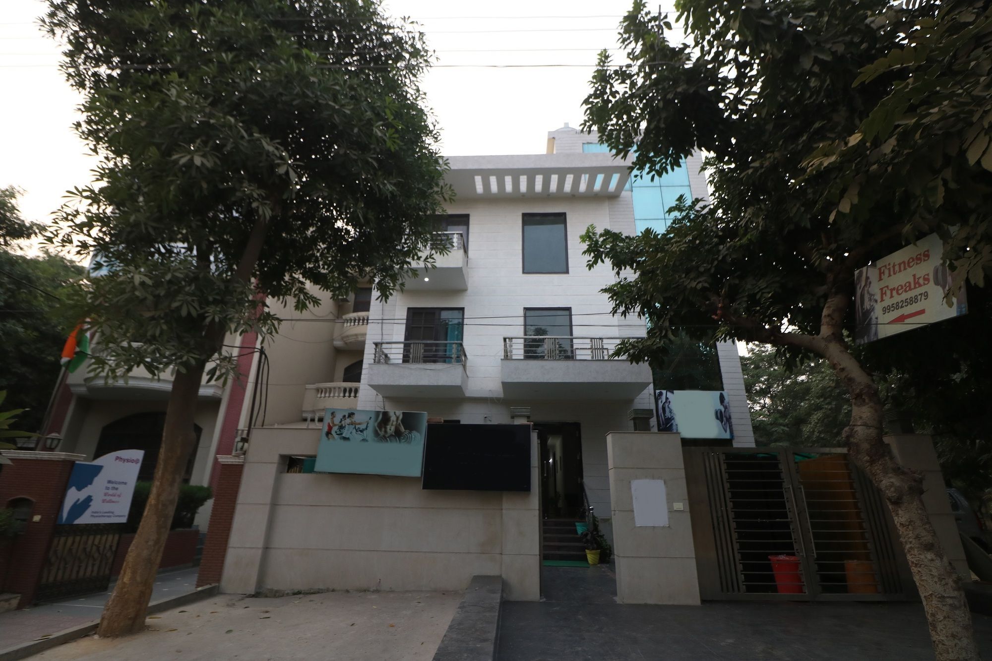 Hotel Oyo 9994 Summer Homez 2*
