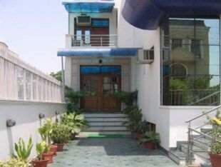 Treebo Mall View, Dlf Phase Ii 3*