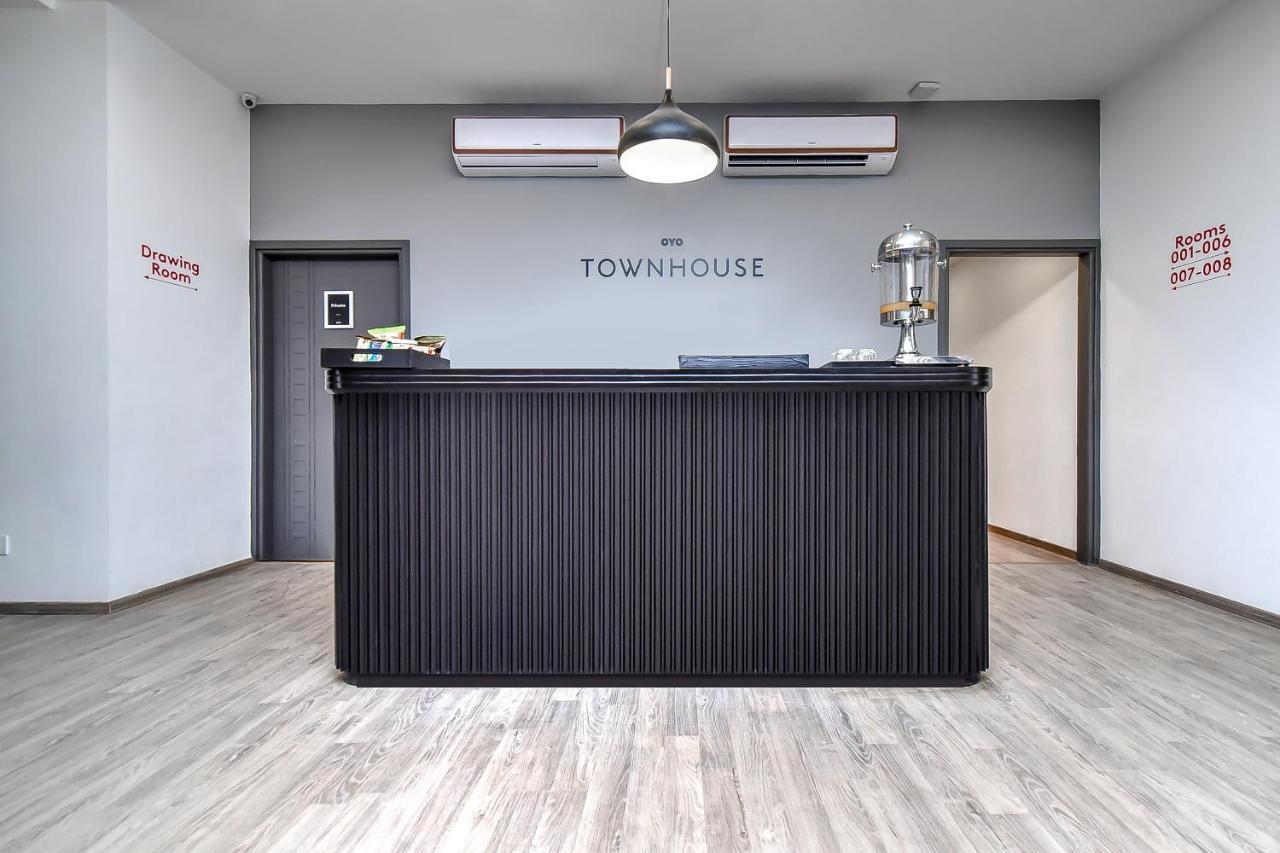 Hotel Oyo Townhouse 044 Sector 14 Gurugram 3*