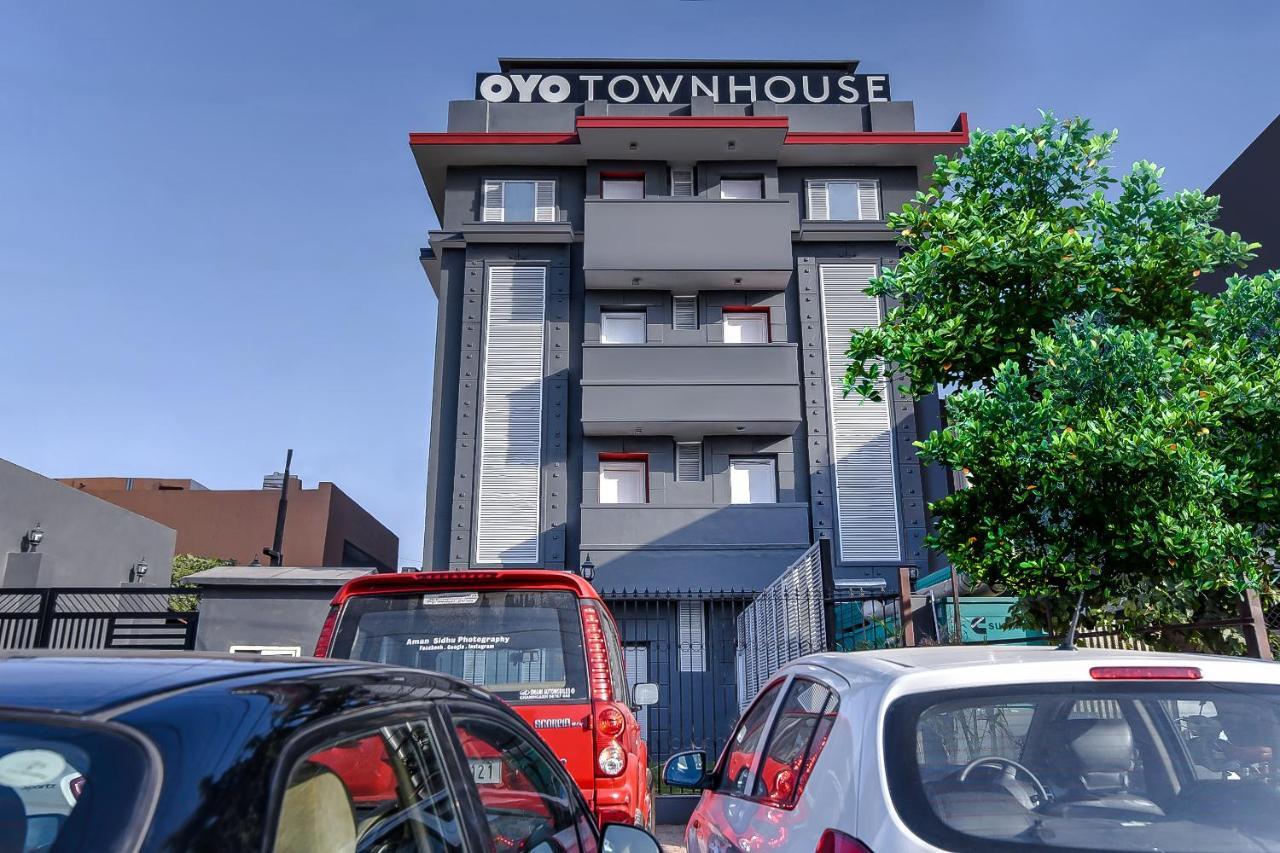 Oyo Townhouse 044 Sector 14 Gurugram