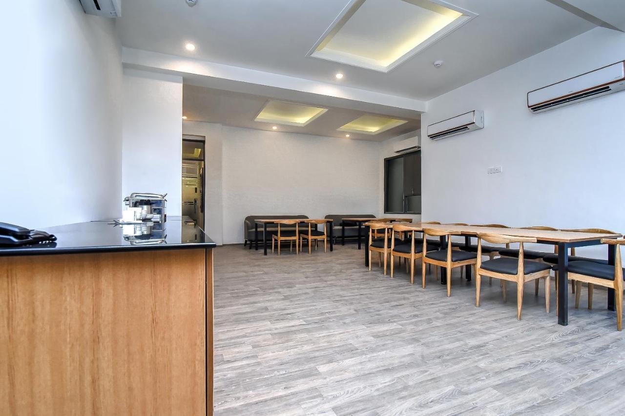 Oyo Townhouse 044 Sector 14 Gurugram Hotel 3*