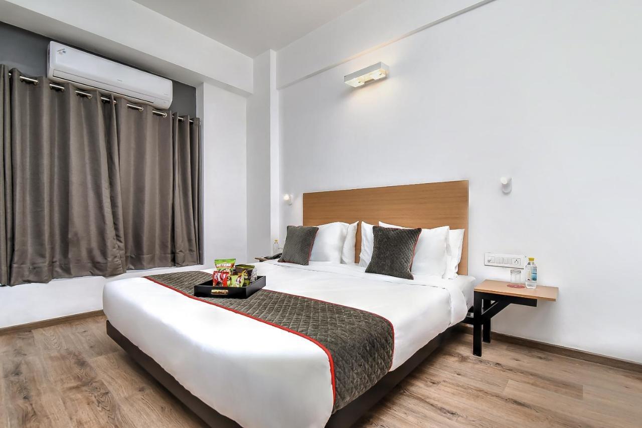 Oyo Townhouse 044 Sector 14 Gurugram Hotel 3*