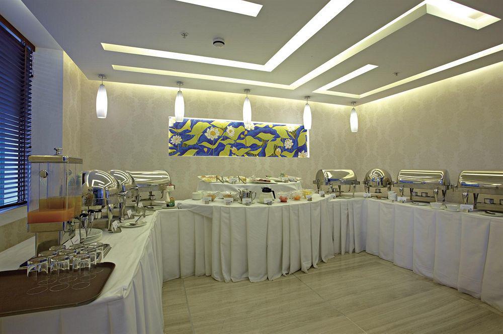 Hotel Country & By Radisson, Gurugram Sector 12 Gurgaon