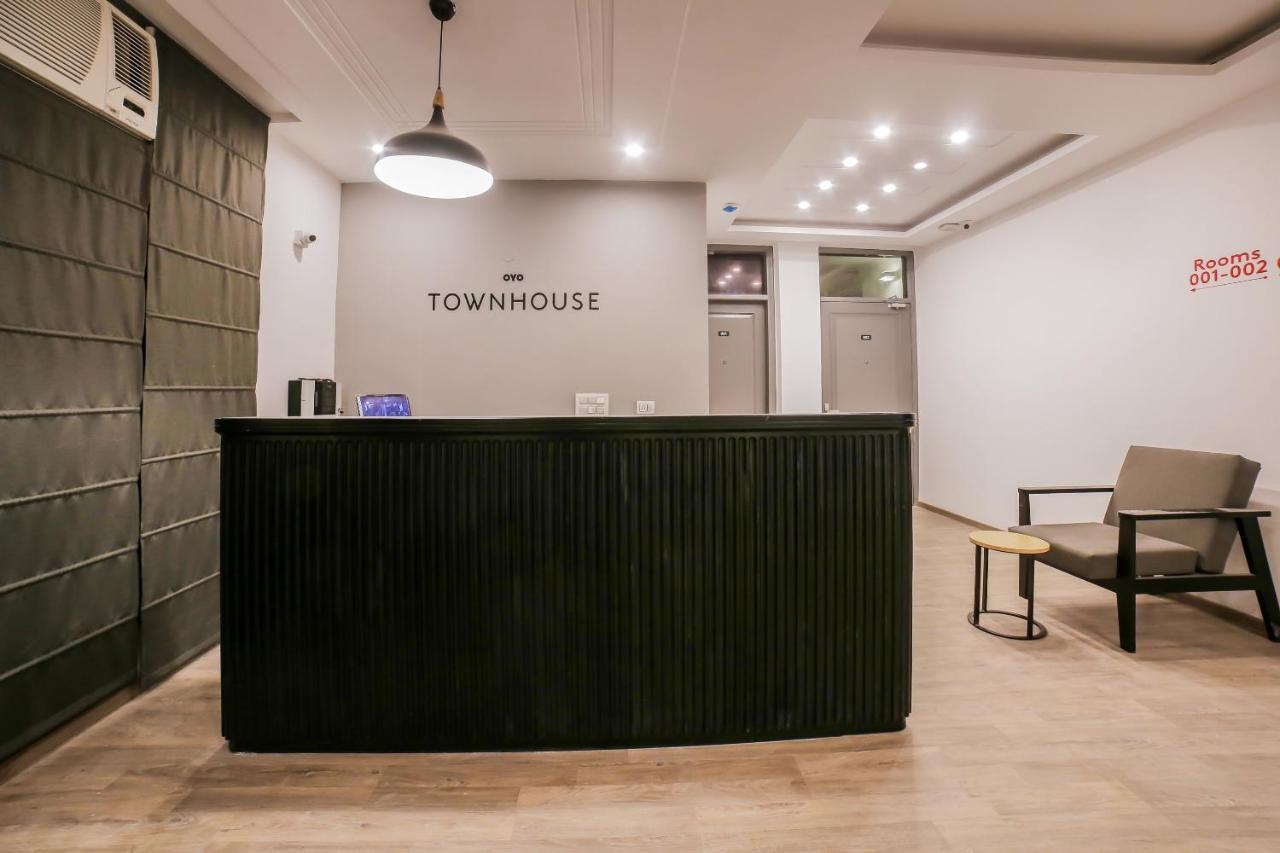 Oyo Townhouse 330 Mg Road Metro Station Hotel Gurgaon