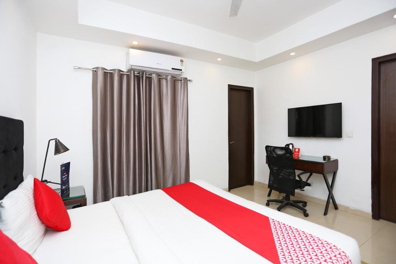 Oyo 16554 Golf Branson Hotel Gurgaon