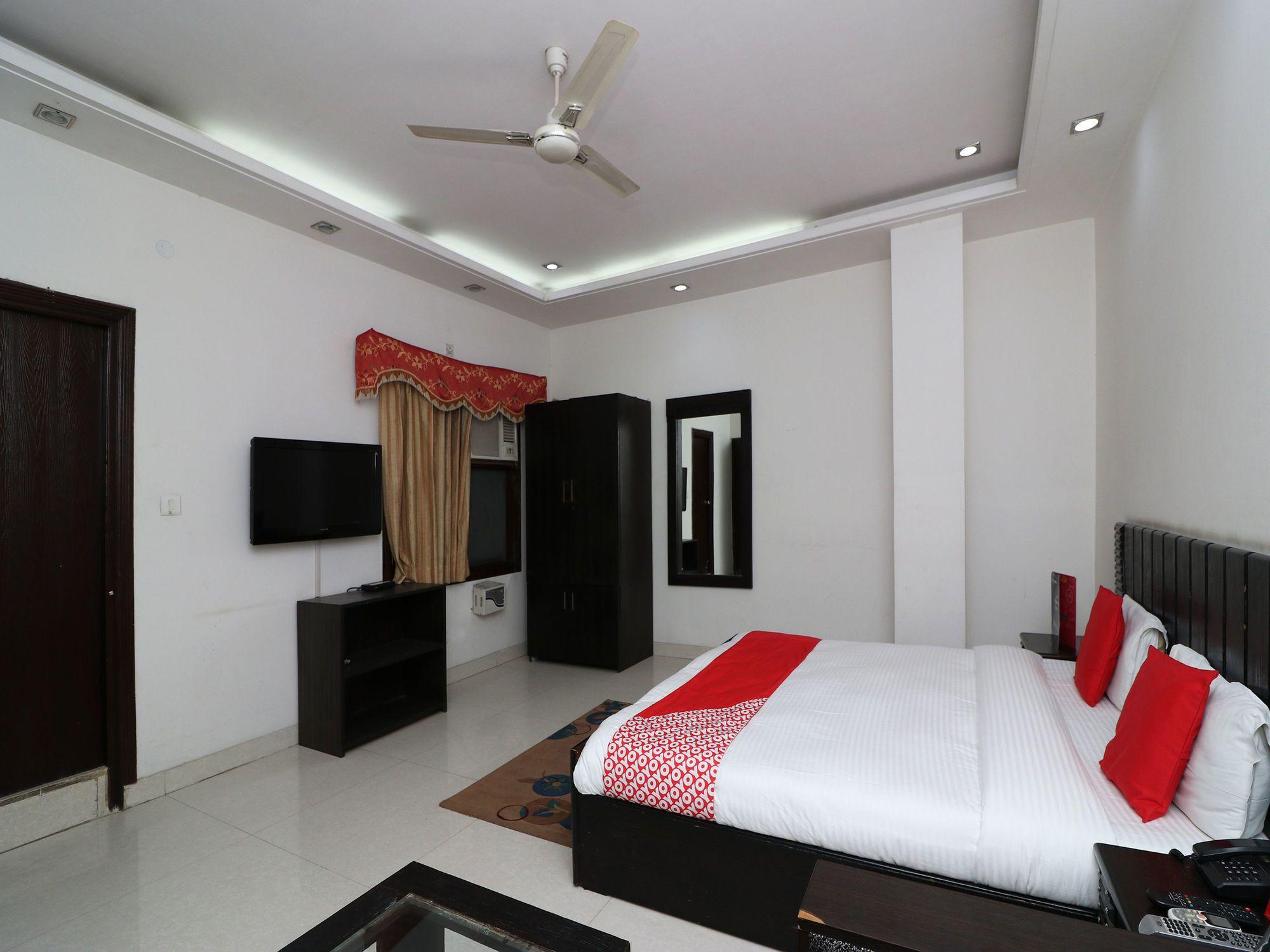 Oyo 12340 The Royal Park Plaza Hotel 3*
