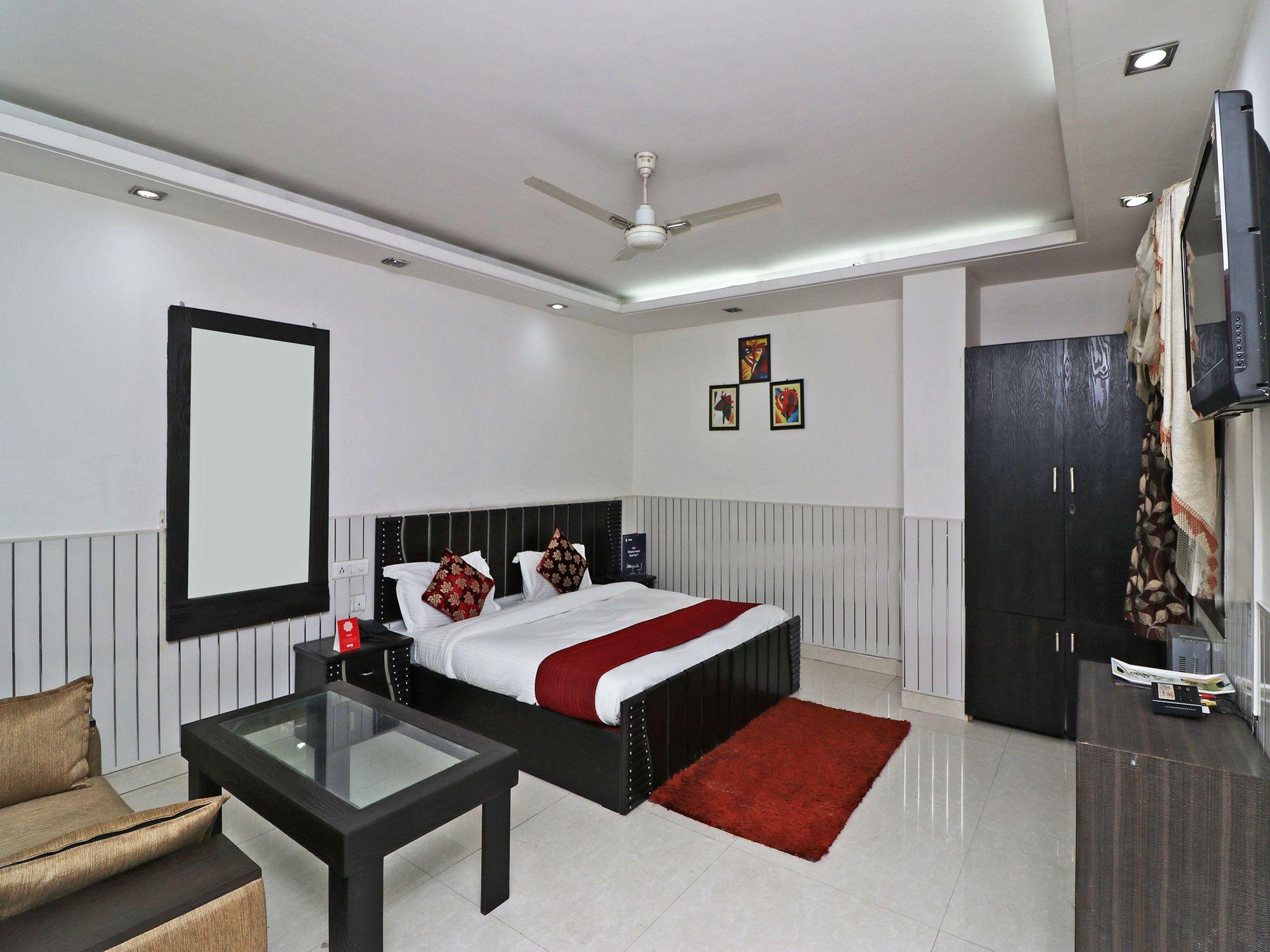 Hotel Oyo 12340 The Royal Park Plaza