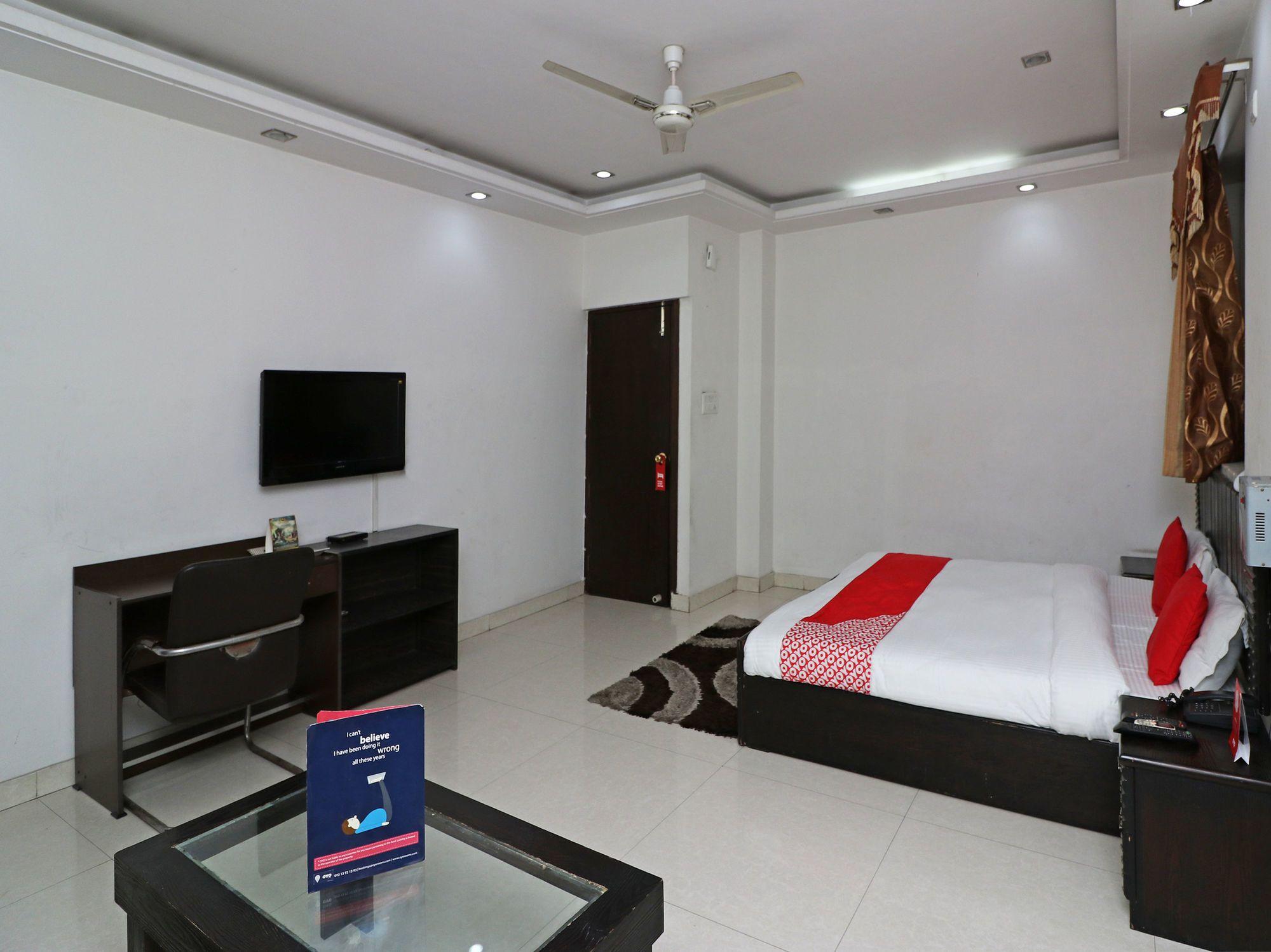 Oyo 12340 The Royal Park Plaza Gurgaon