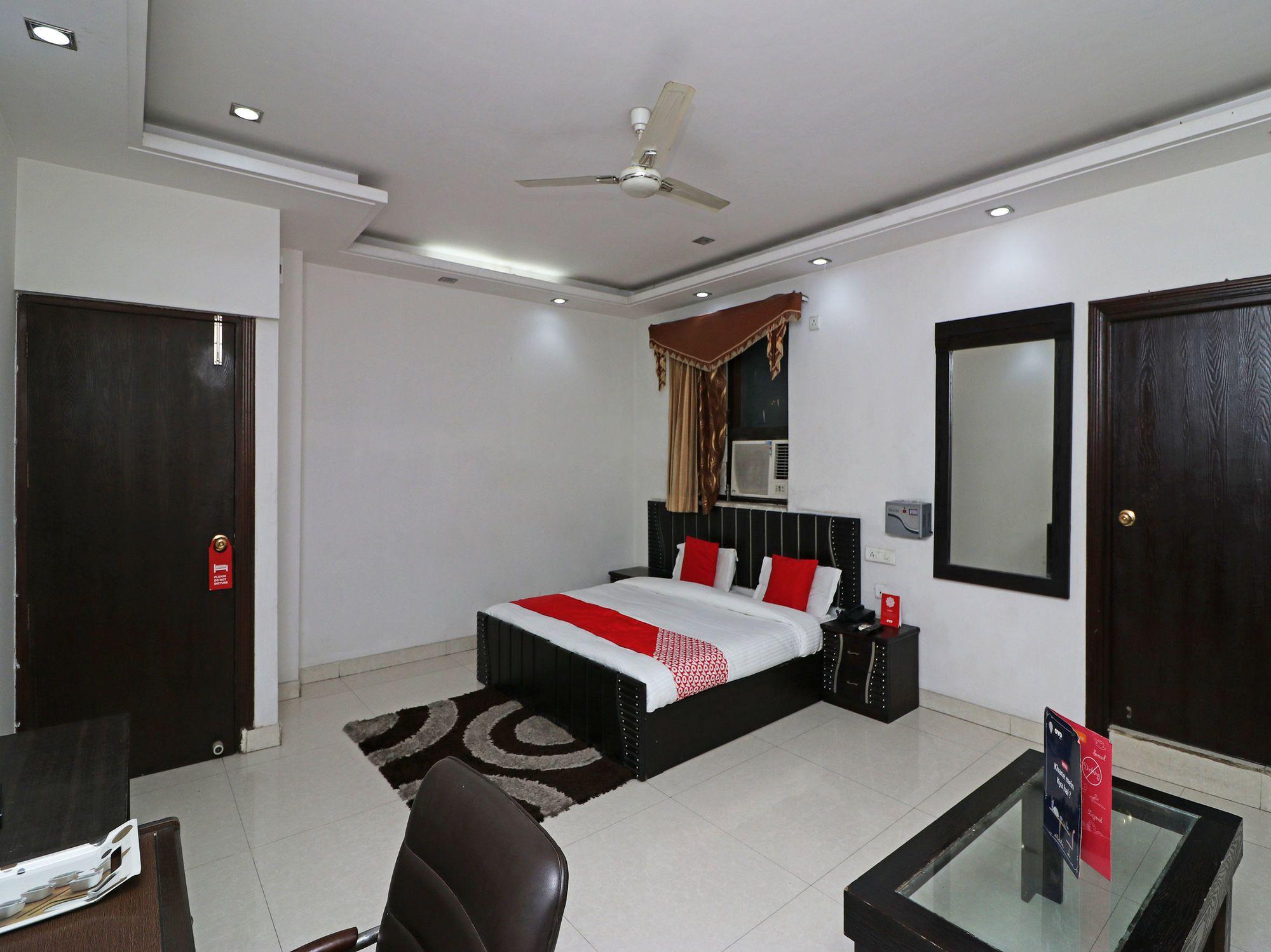 Oyo 12340 The Royal Park Plaza Hotel Gurgaon