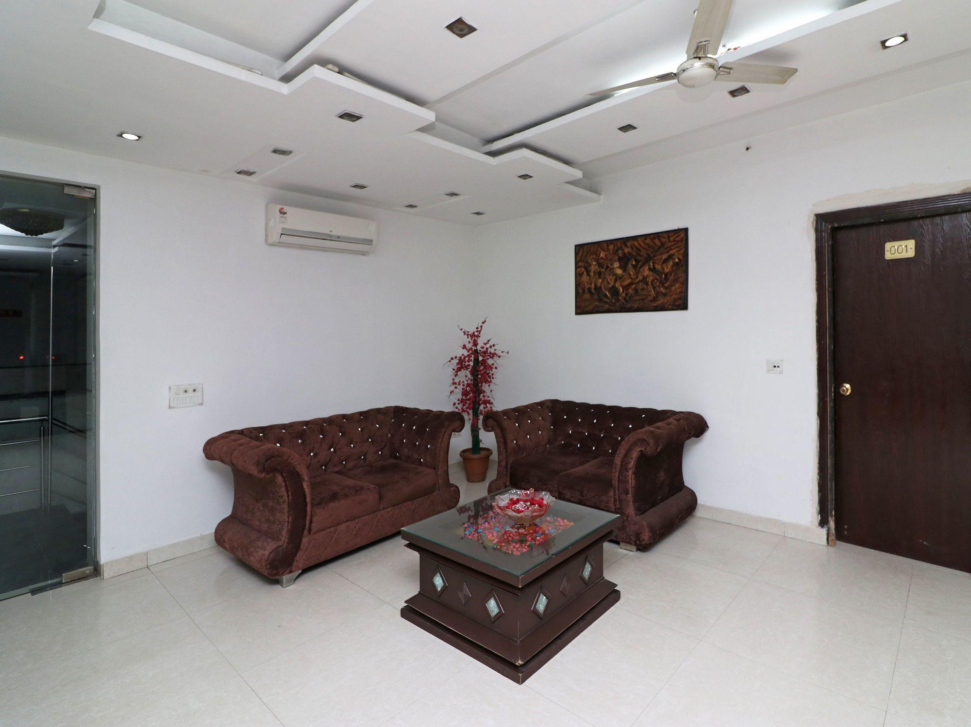 Oyo 12340 The Royal Park Plaza 3* Gurgaon