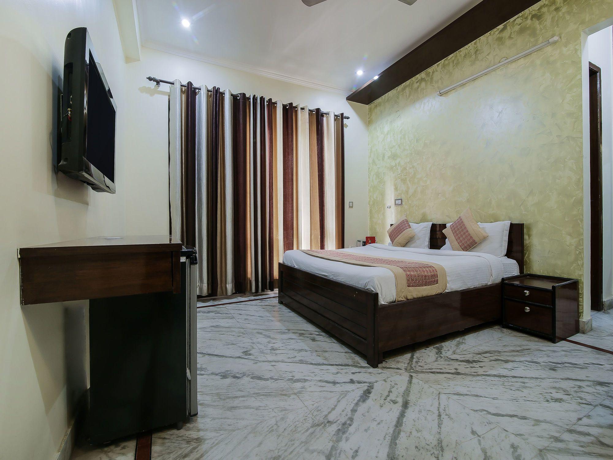Hotel Oyo 15184 Dev Palace